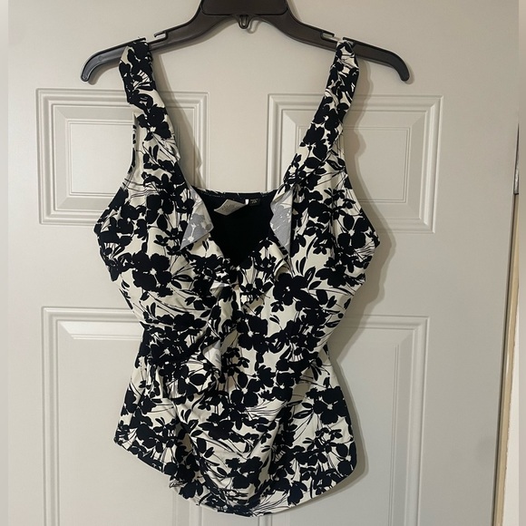 Niptuck Black White Floral Swim top Ruffle Flattering Tummy Control Size 12 Pads - Picture 1 of 6